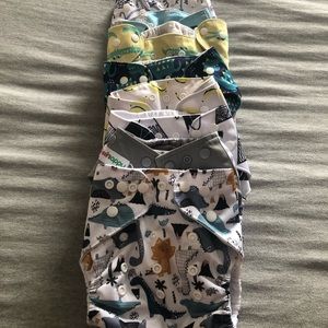 Cloth diapers (8).